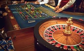 okebet7 slot game screen with spinning reels on a smartphone